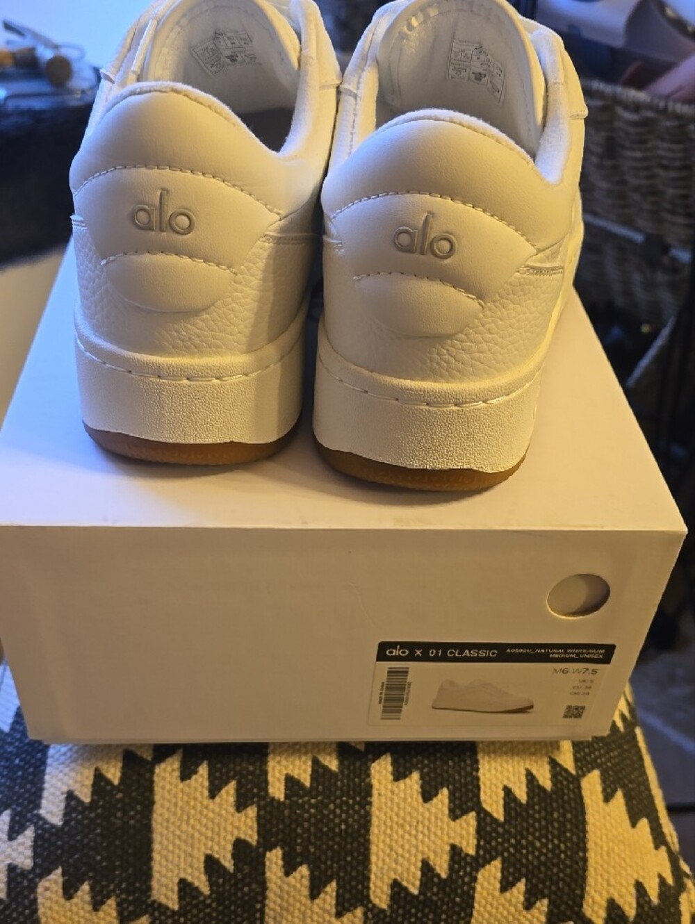 ALO Yoga Woman 7.5 White Sneakers with Gum Sole - Picture 4 of 8